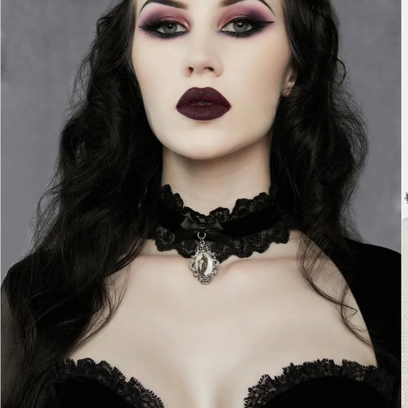 *OUT OF STOCK* Widow Hopelessly Devoted Lace Choker - Picture 3 of 4